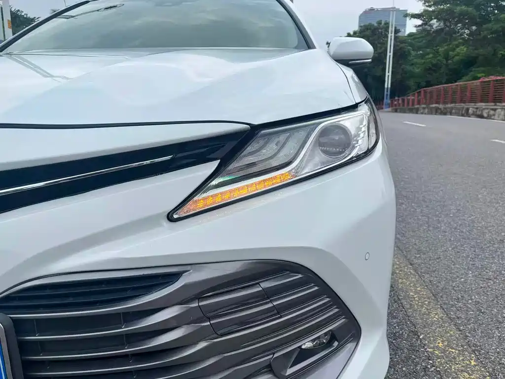 Toyota Camry 2020 — фото 19