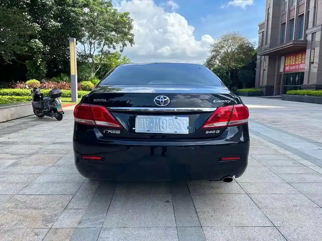 Toyota Camry 2015 — фото 4