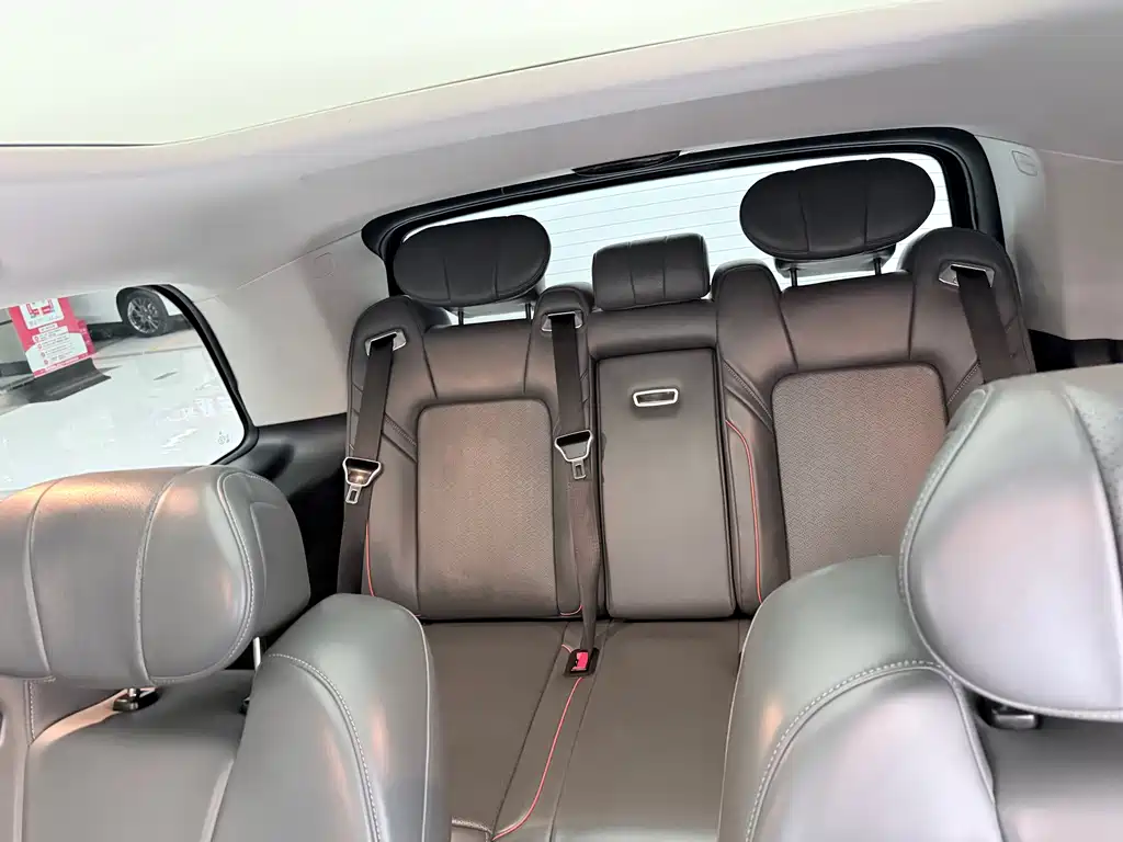 Mercedes-Benz V-Class 2019 — фото 12