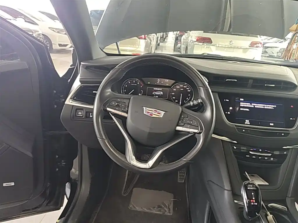 Cadillac XT6 2023 — фото 11