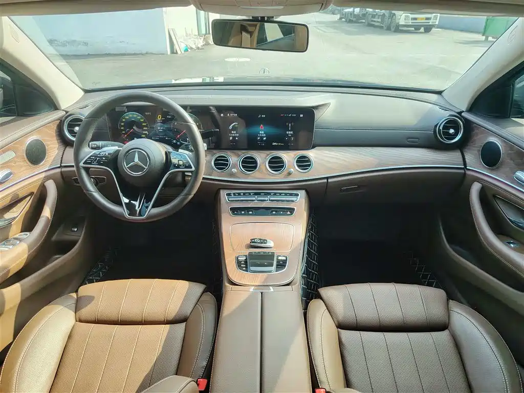 Mercedes-Benz E-Class 2023 — фото 9