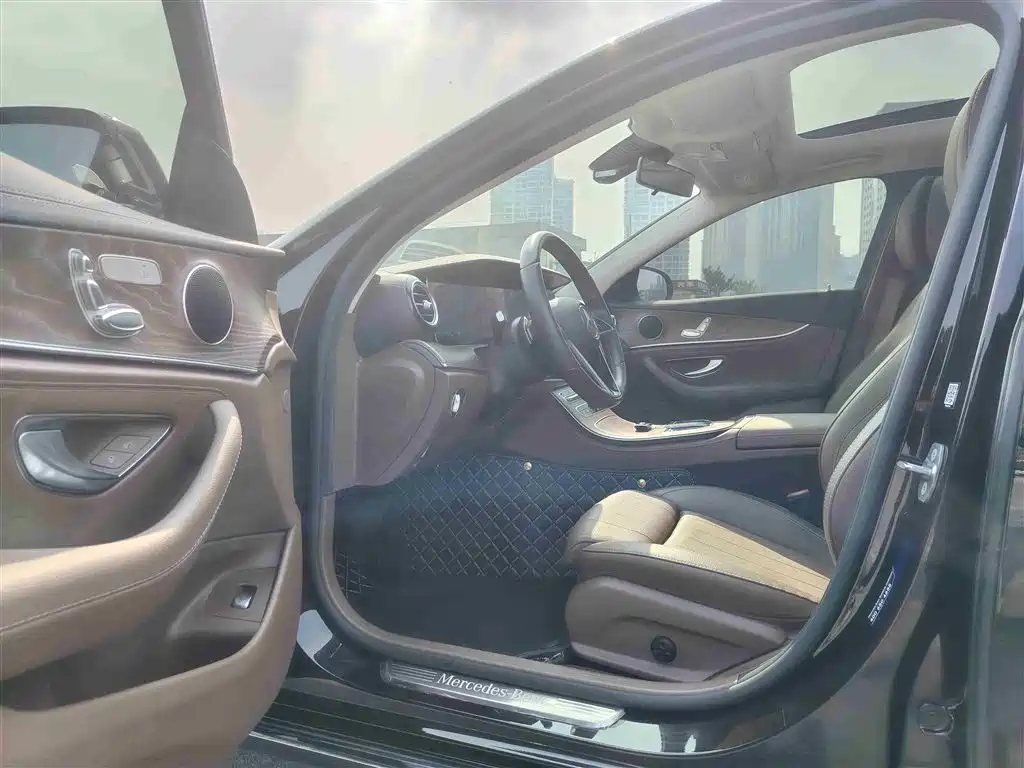 Mercedes-Benz E-Class 2023 — фото 15