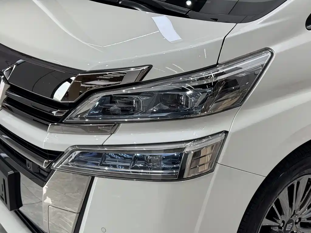 Toyota Vellfire 2022 — фото 7