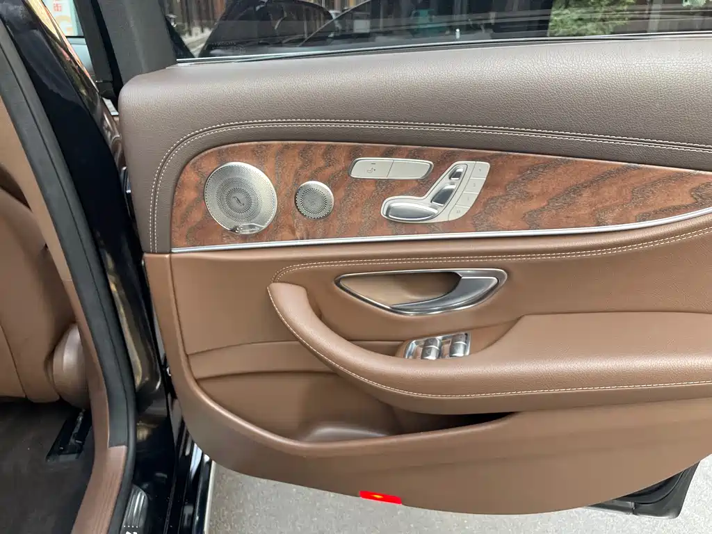 Mercedes-Benz E-Class 2023 — фото 10