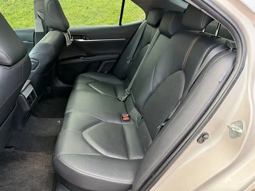 Toyota Camry 2019 — фото 10