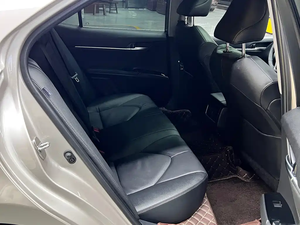 Toyota Camry 2023 — фото 10