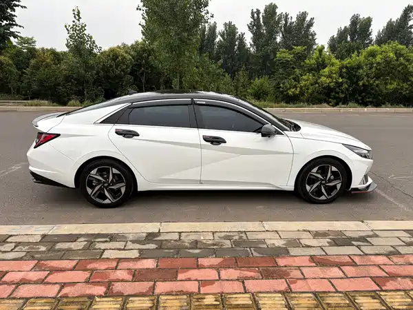 Hyundai Elantra 2023