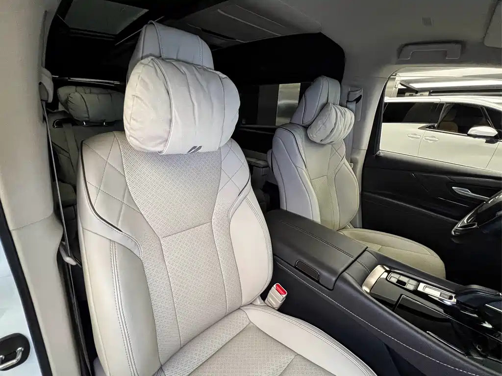 Toyota Alphard 2024 — фото 16