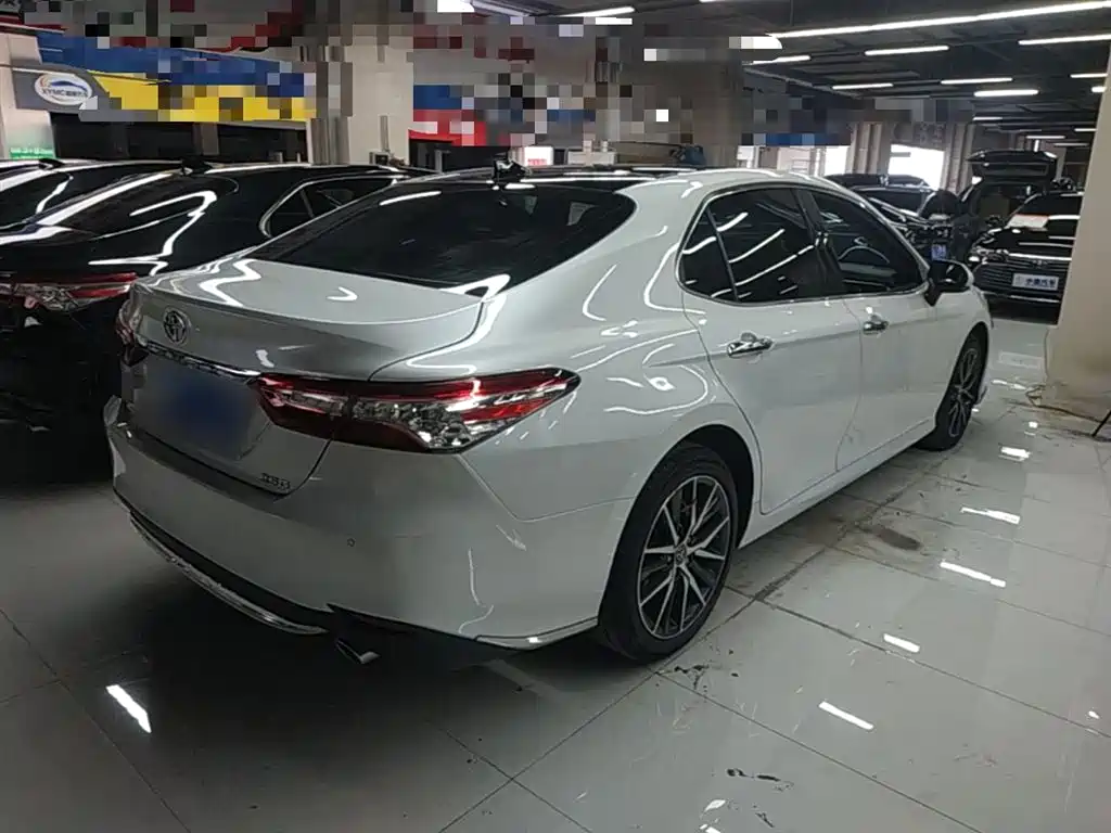 Toyota Camry 2023 — фото 7