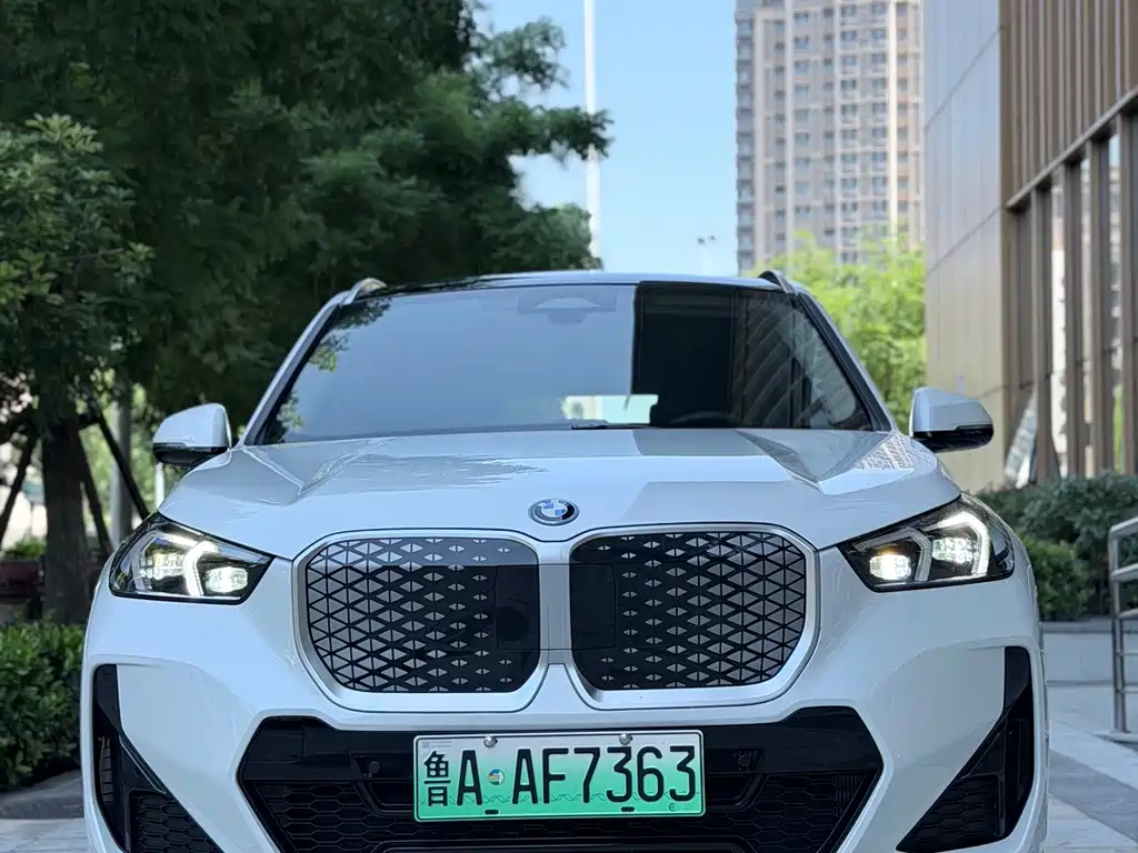 BMW iX1 2025