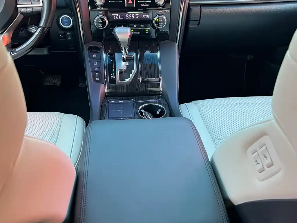 Lexus LM 2021 — фото 10
