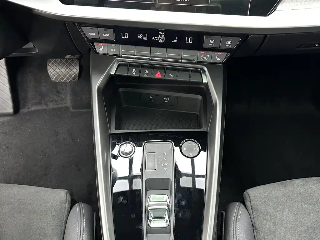 Audi A3 2023 — фото 14
