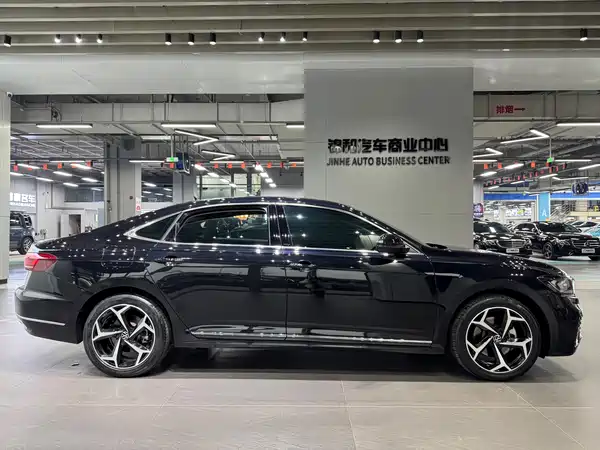 Volkswagen Passat 2024