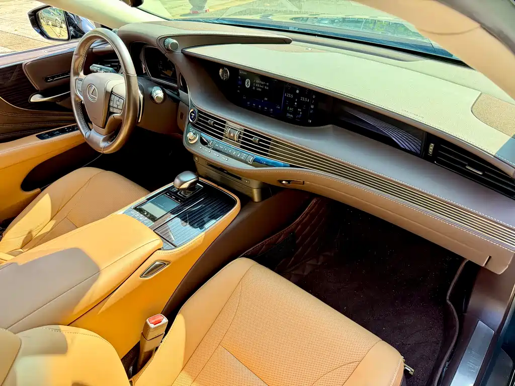Lexus LS 2020 — фото 15