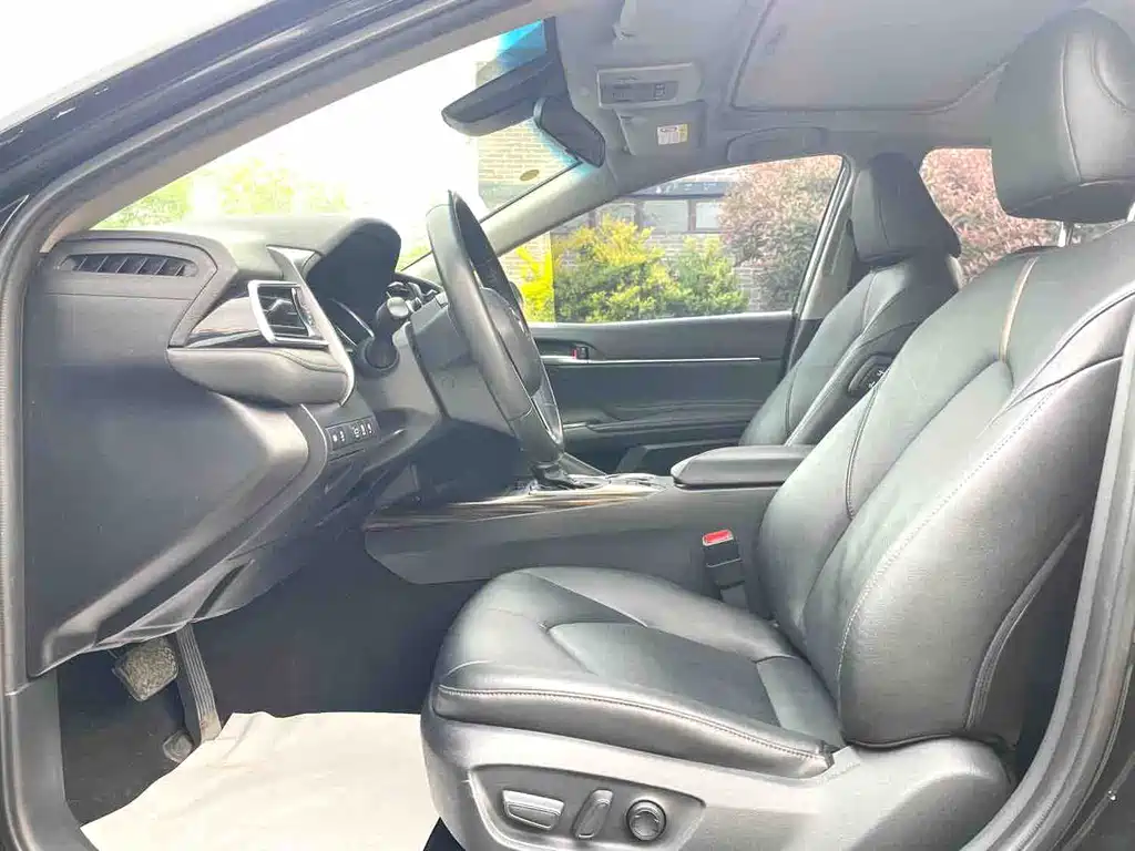 Toyota Camry 2021 — фото 10