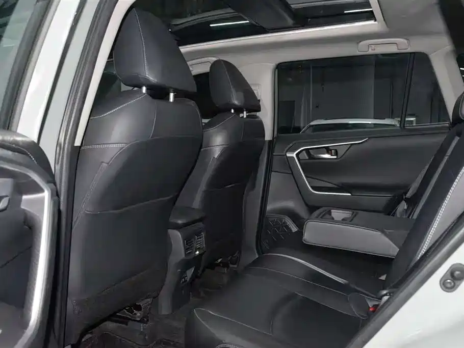 Toyota RAV4 2019 — фото 11
