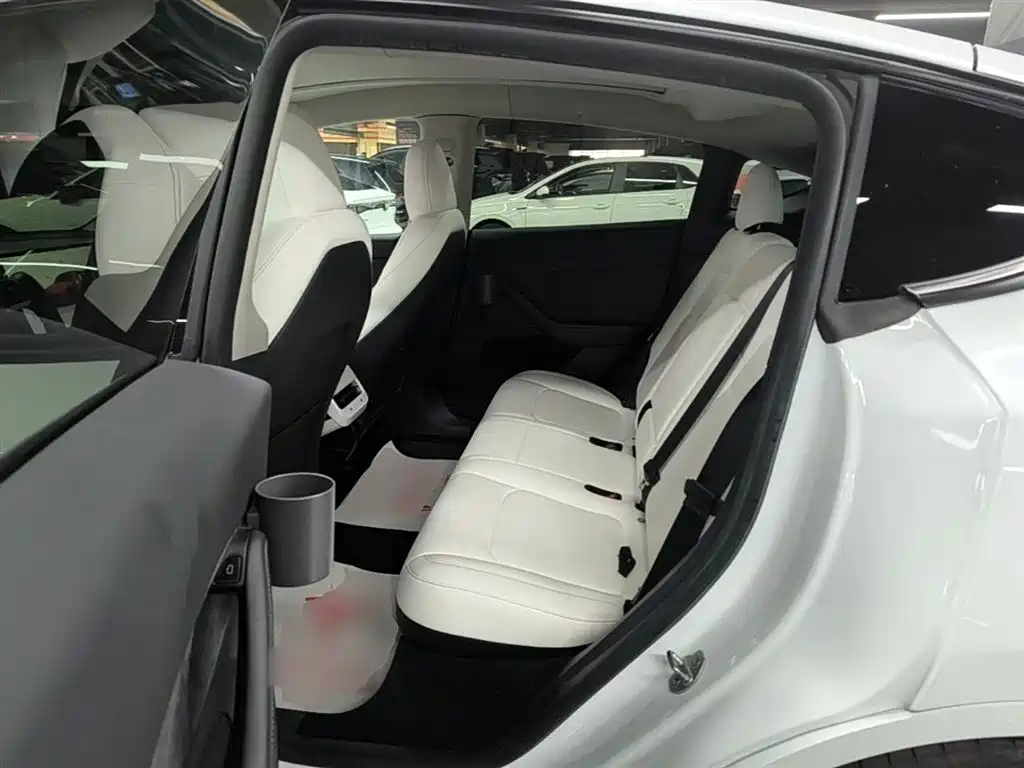 Tesla Model Y 2023 — фото 17