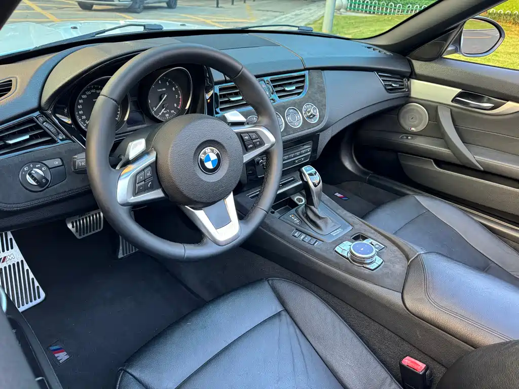 BMW Z4 2011 — фото 10
