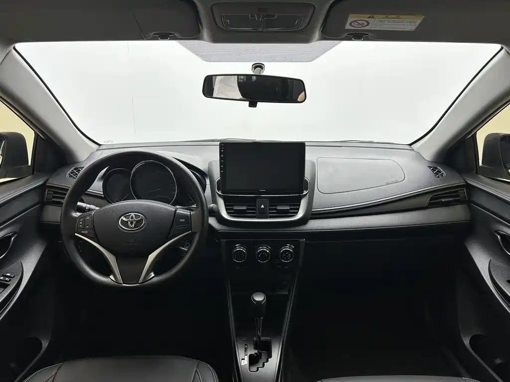 Toyota Yaris L 2023