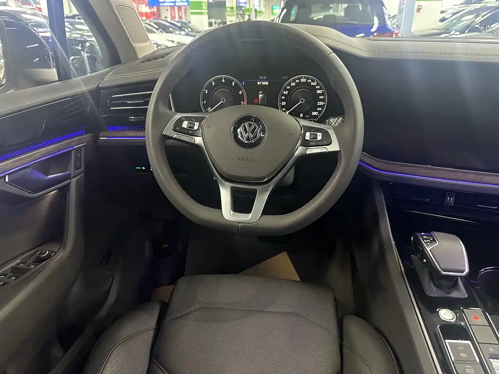Volkswagen Touareg 2019 — фото 12