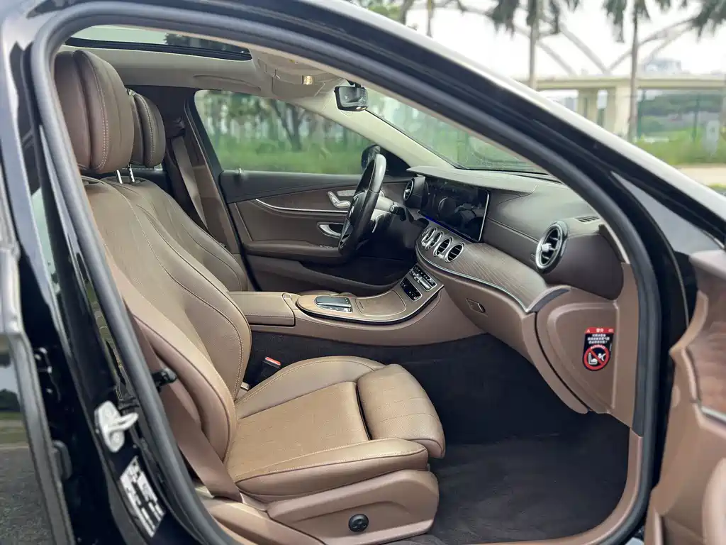 Mercedes-Benz E-Class 2022 — фото 12