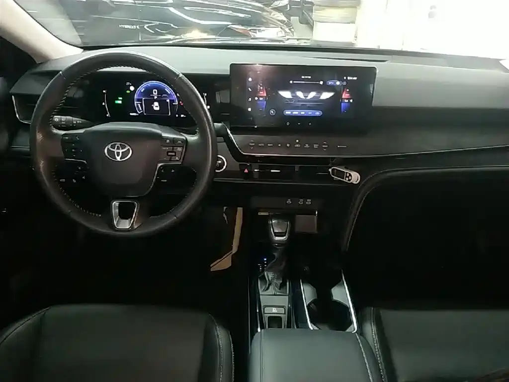Toyota Camry 2024 — фото 13
