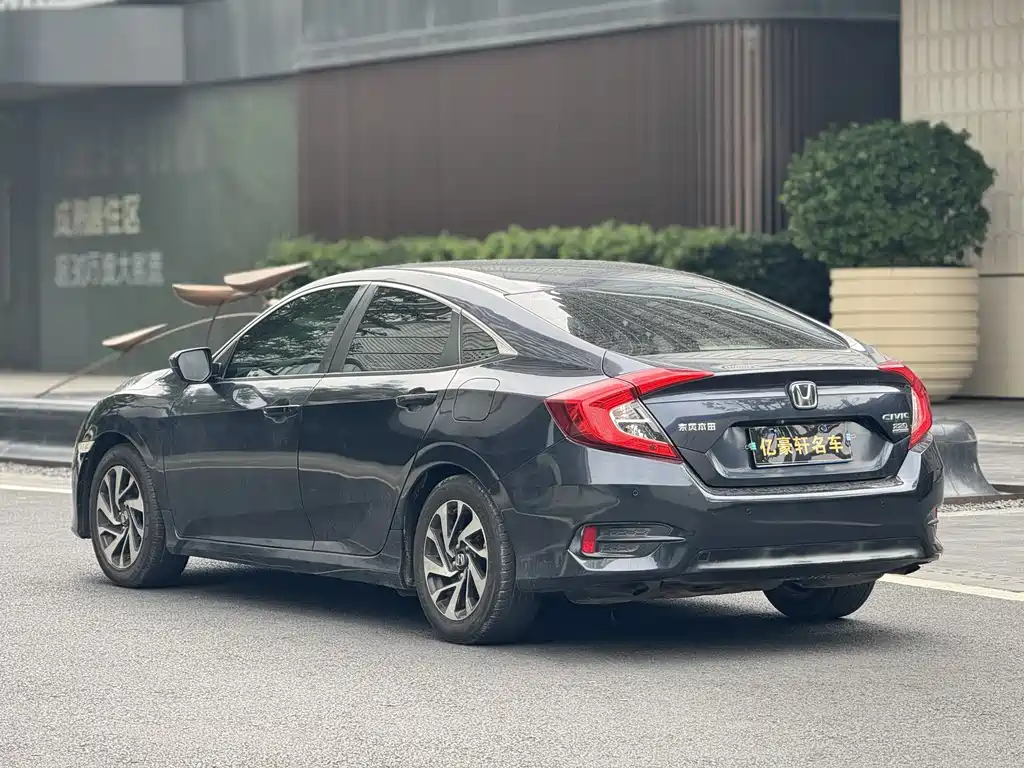Honda Civic 2017 — фото 7