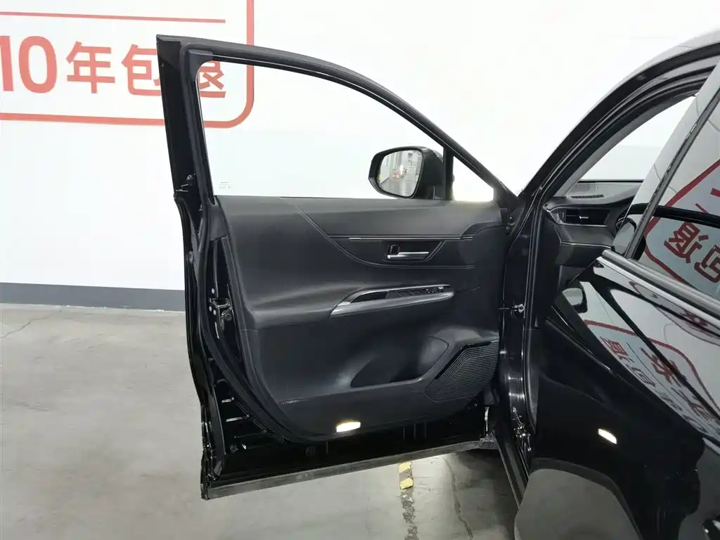 Toyota Venza 2022 — фото 8