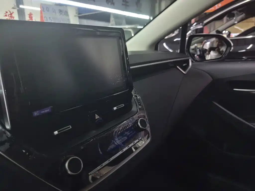 Toyota Corolla 2023 — фото 11
