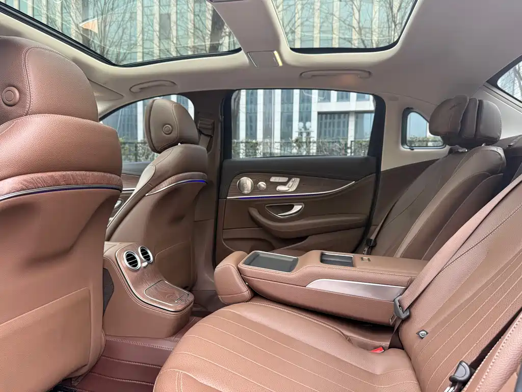 Mercedes-Benz E-Class 2022 — фото 17