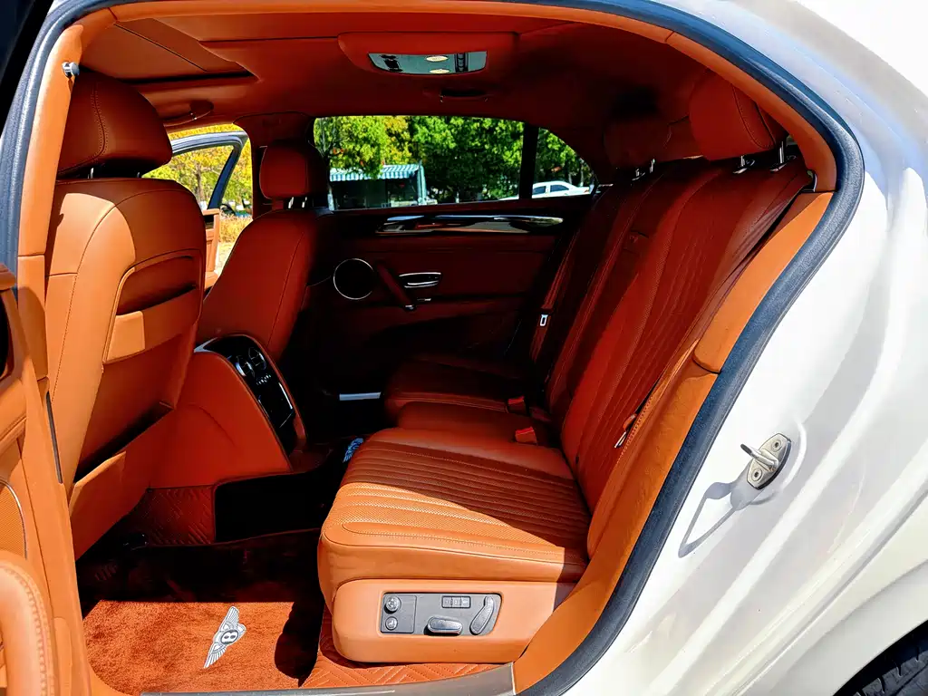 Bentley Flying Spur 2020 — фото 29