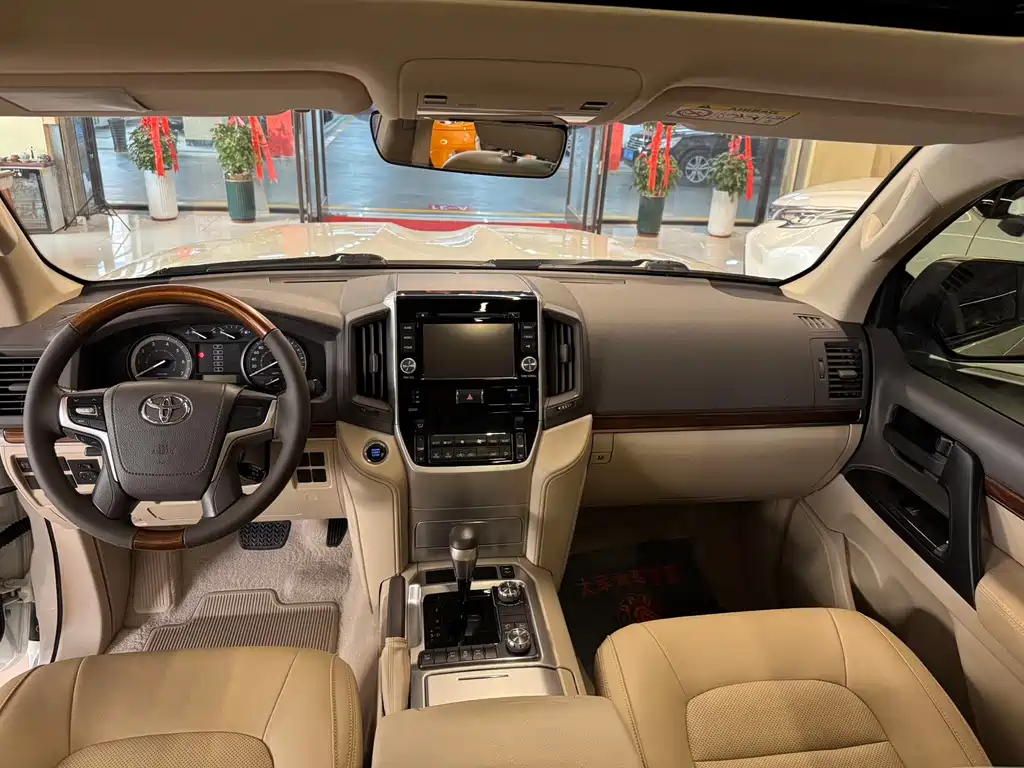 Toyota Land Cruiser 2018 — фото 13