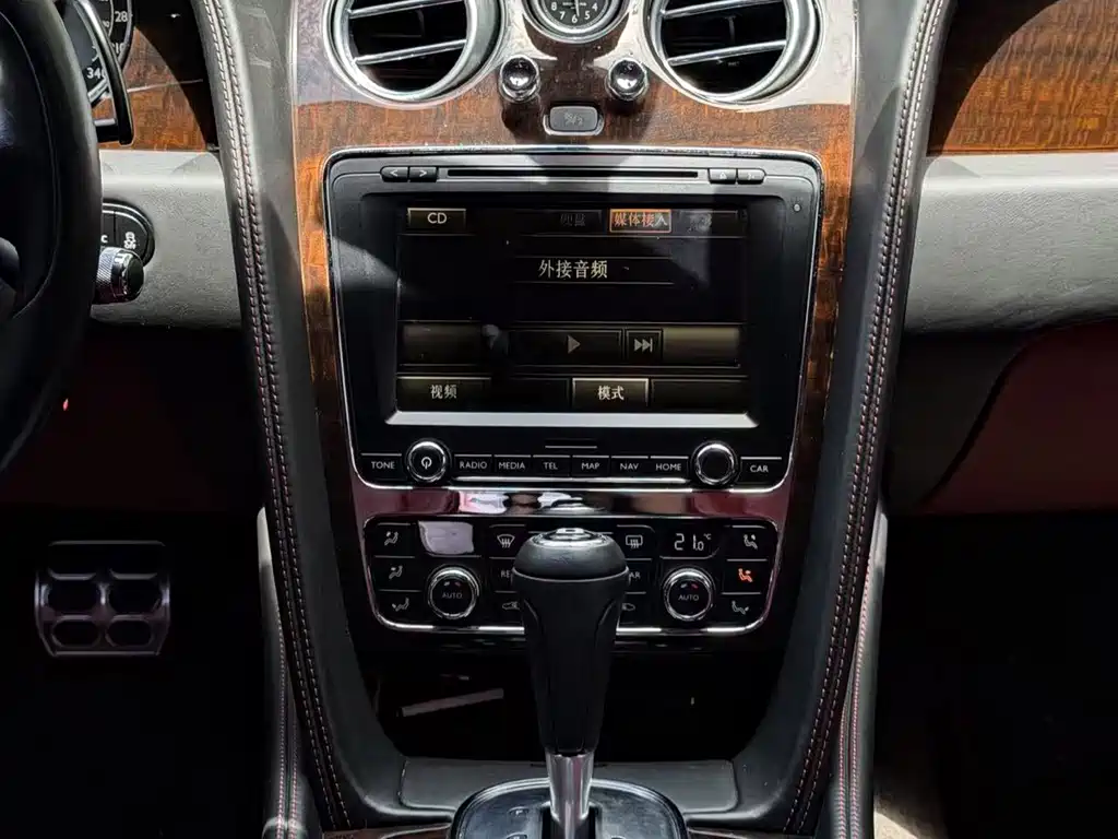 Bentley Continental 2015 — фото 9