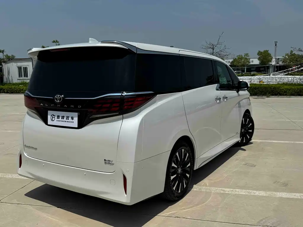 Toyota Alphard 2024 — фото 8