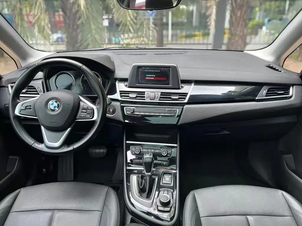 BMW 2 Series Active Tourer 2019 — фото 13