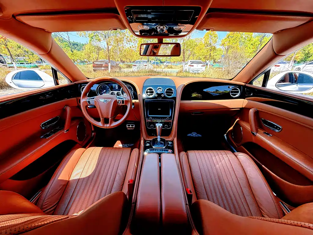 Bentley Flying Spur 2020 — фото 44