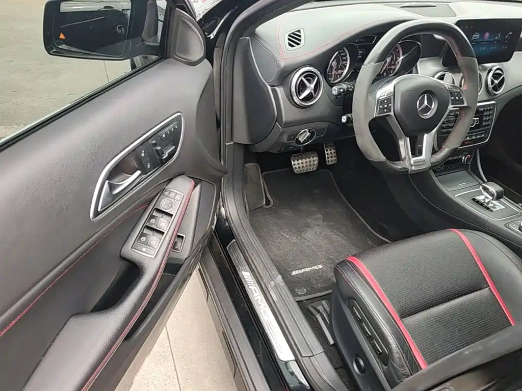 Mercedes-Benz GLA AMG 2015 — фото 12