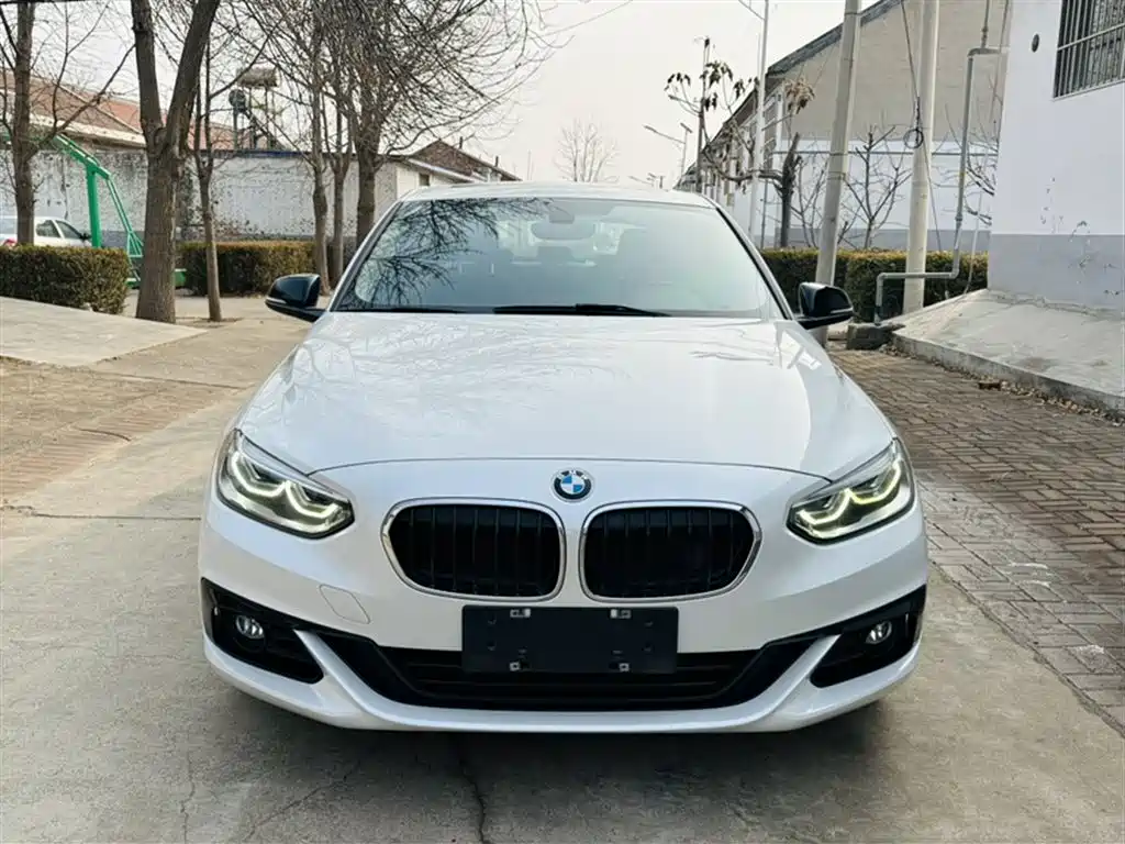 BMW 1 Series 2018 — фото 13