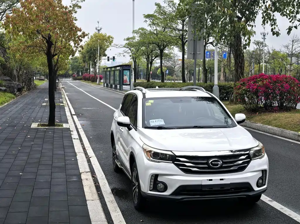 GAC Trumpchi GS4 2015 — фото 24