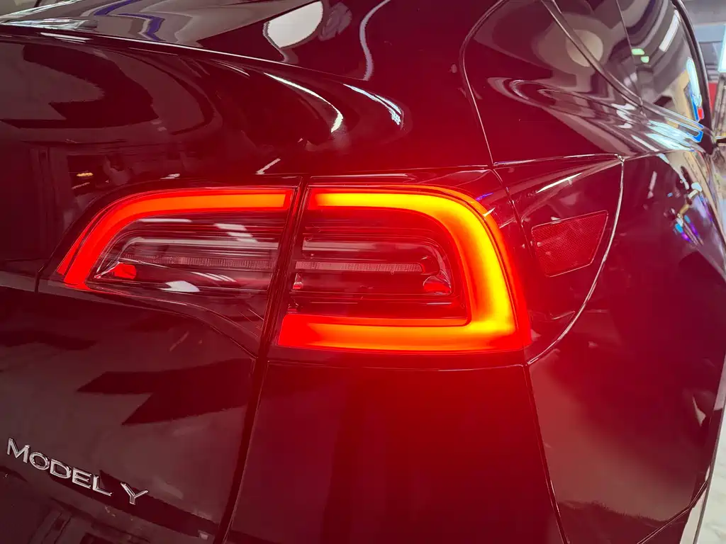 Tesla Model Y 2023 — фото 14