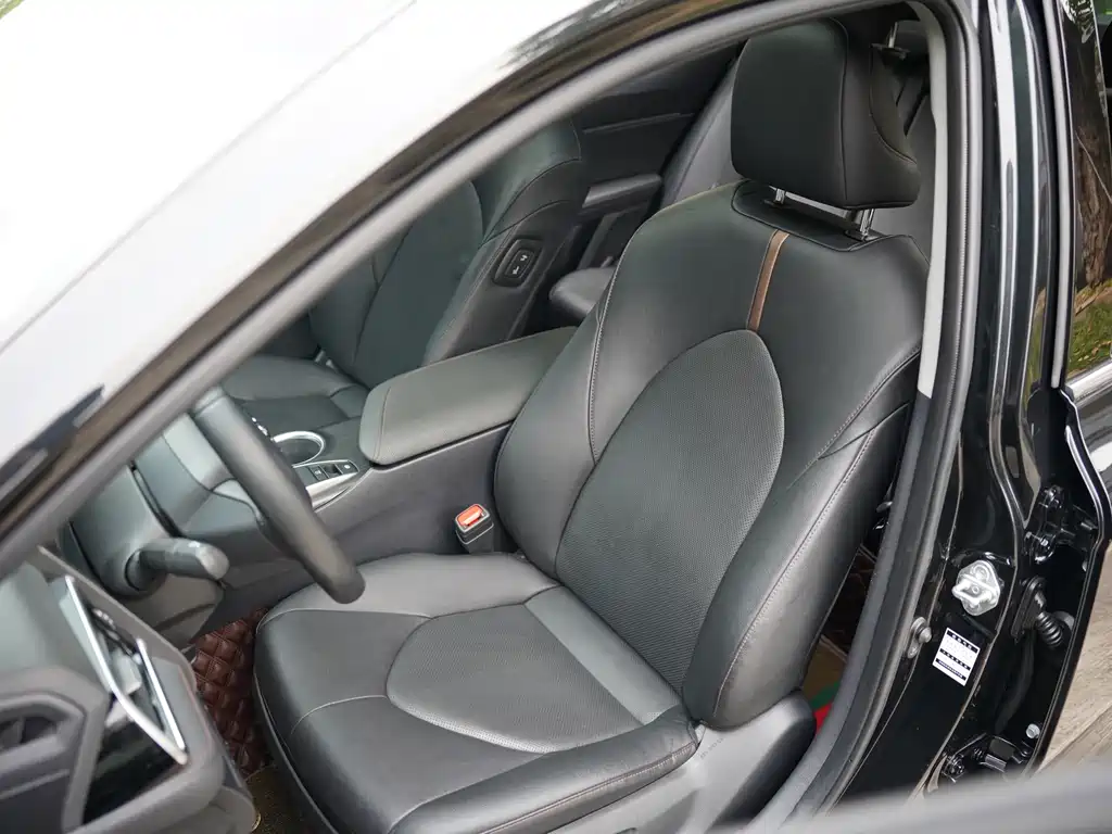 Toyota Camry 2021 — фото 18