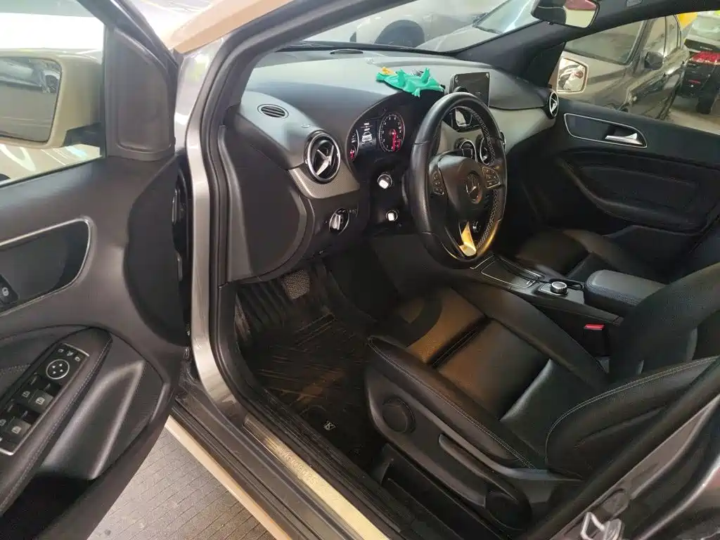 Mercedes-Benz B-Class 2018 — фото 13