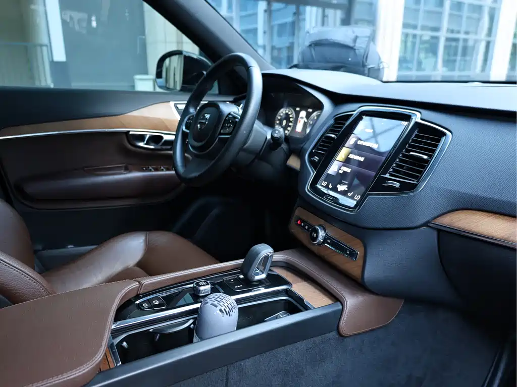 Volvo XC90 2022 — фото 13