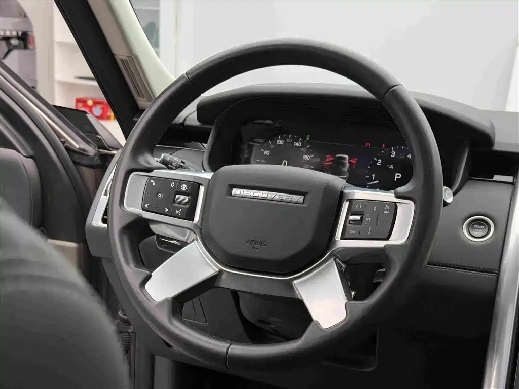 Land Rover Discovery 2024 — фото 12