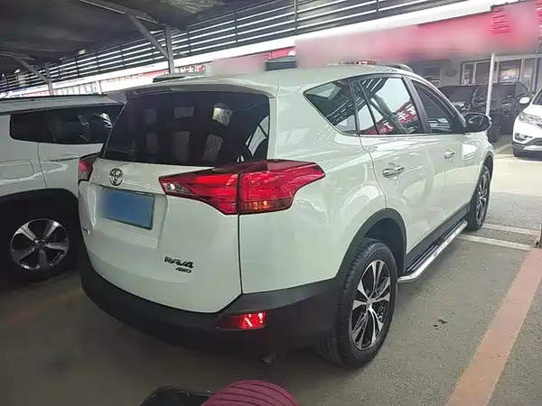 Toyota RAV4 2015