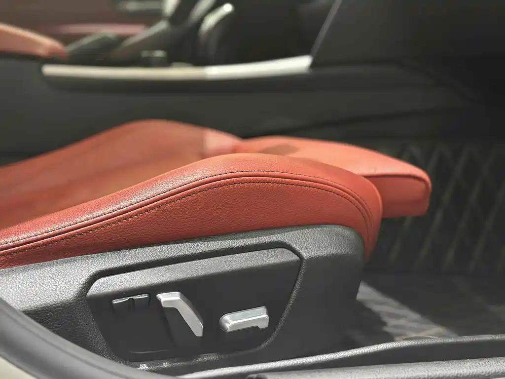 BMW 3 Series 2019 — фото 13