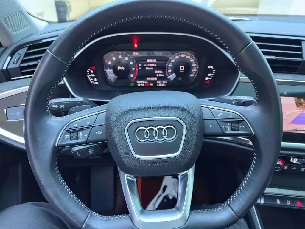 Audi Q3 2021 — фото 12