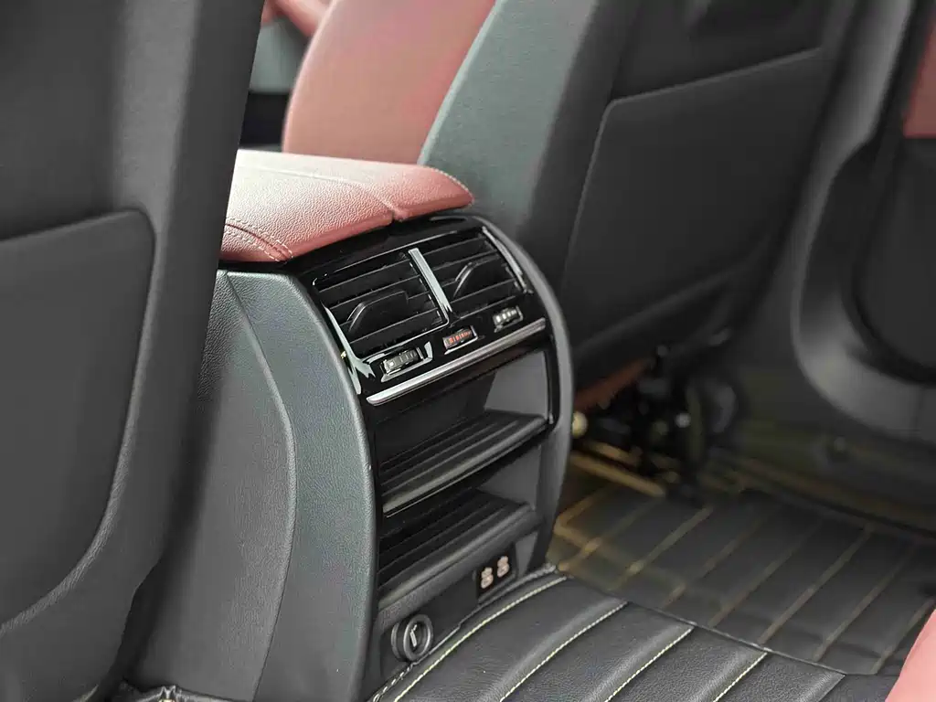 BMW 5 Series 2021 — фото 11