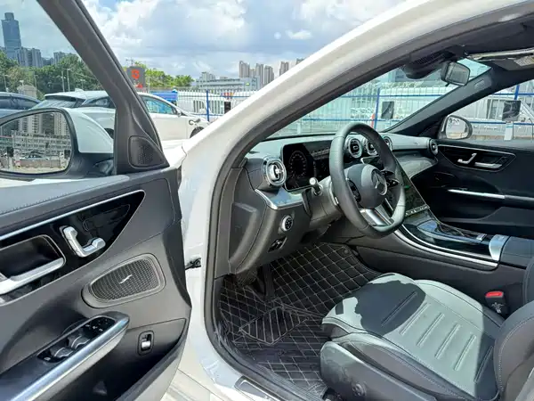 Mercedes-Benz C-Class 2025