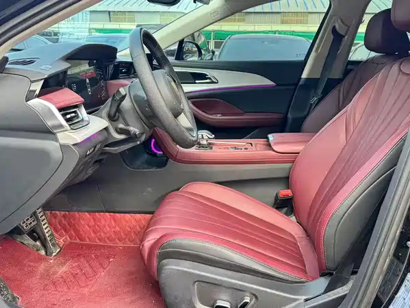 Hongqi H5 2025